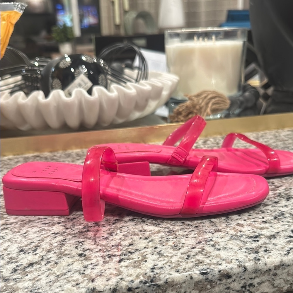 🤝🤝Women's Pink Sandals


5 for 150